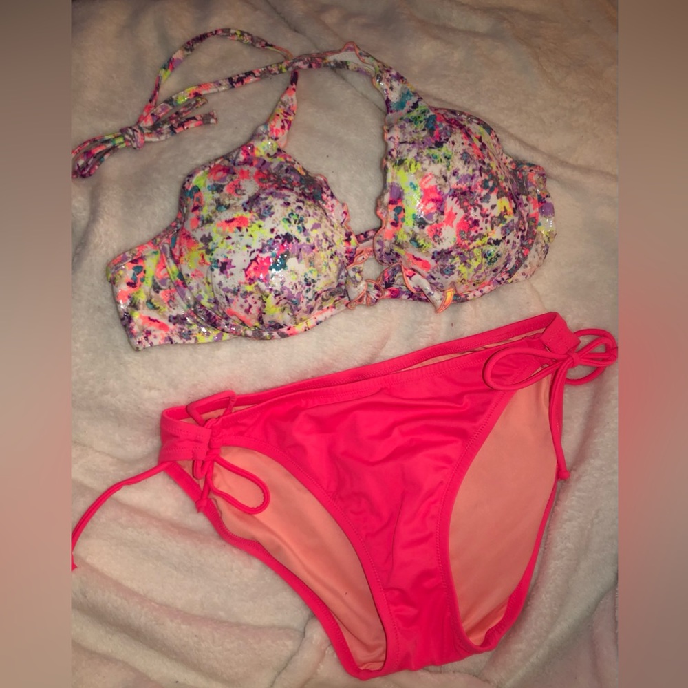 Victoria’s Secret swimsuit size L. NWOT